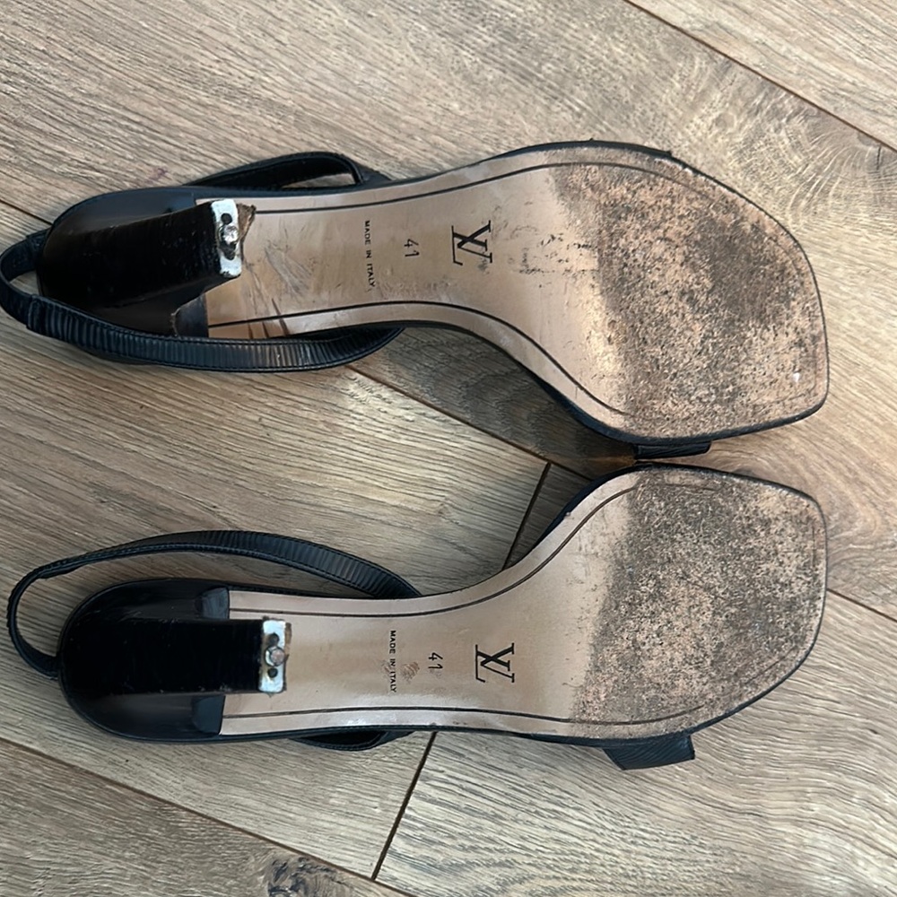 LOUIS VUITTON Black and Gold Heels with Elegant Design - Picture 9 of 13